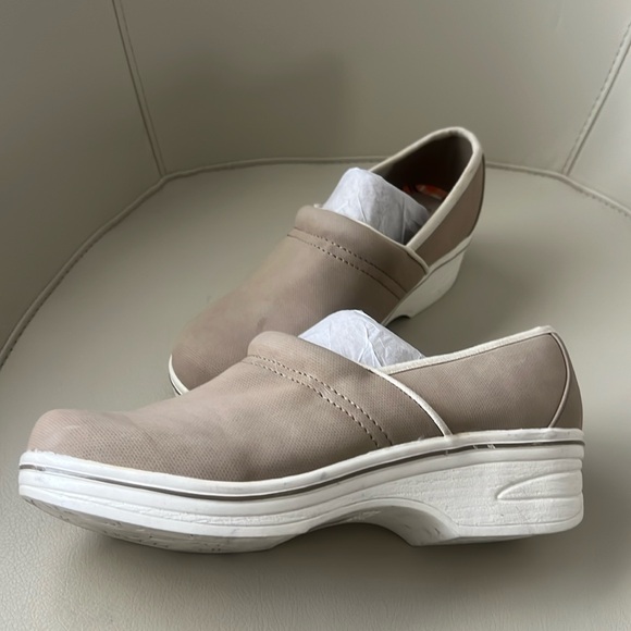 Croft&Barrow. sole (sense)ability ladies, slip on,,size 9 never used ￼ - Picture 3 of 16